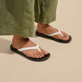 OLUKAI - 'UIKI (WOMENS) | BRIGHT WHITE/LAVA ROCK