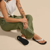 OLUKAI - 'UIKI (WOMENS) | BRIGHT WHITE/LAVA ROCK