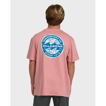 BILLABONG - HOLLOW FILL PREMIUM SS TEE | Ash Rose